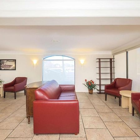 Days Inn By Wyndham Neptune Beach ジャクソンビル・ビーチ エクステリア 写真