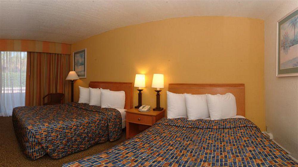 Days Inn By Wyndham Neptune Beach ジャクソンビル・ビーチ エクステリア 写真