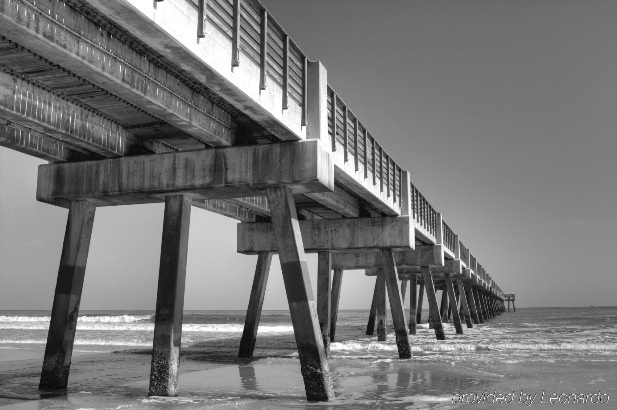 Days Inn By Wyndham Neptune Beach ジャクソンビル・ビーチ エクステリア 写真