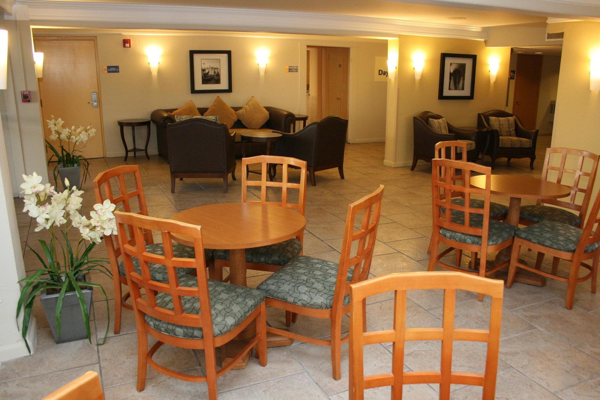 Days Inn By Wyndham Neptune Beach ジャクソンビル・ビーチ エクステリア 写真