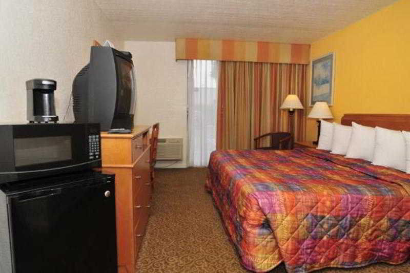 Days Inn By Wyndham Neptune Beach ジャクソンビル・ビーチ エクステリア 写真