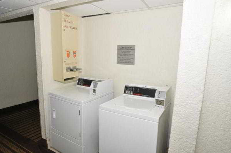 Days Inn By Wyndham Neptune Beach ジャクソンビル・ビーチ エクステリア 写真