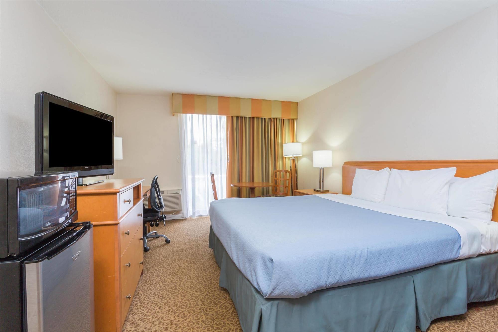 Days Inn By Wyndham Neptune Beach ジャクソンビル・ビーチ エクステリア 写真