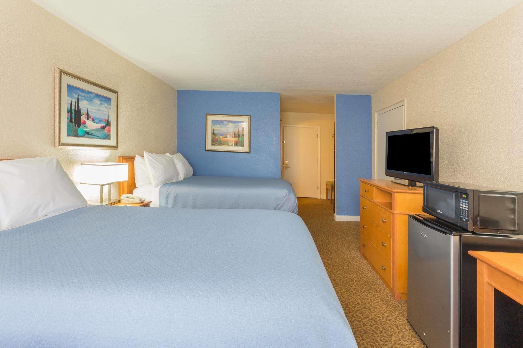 Days Inn By Wyndham Neptune Beach ジャクソンビル・ビーチ エクステリア 写真